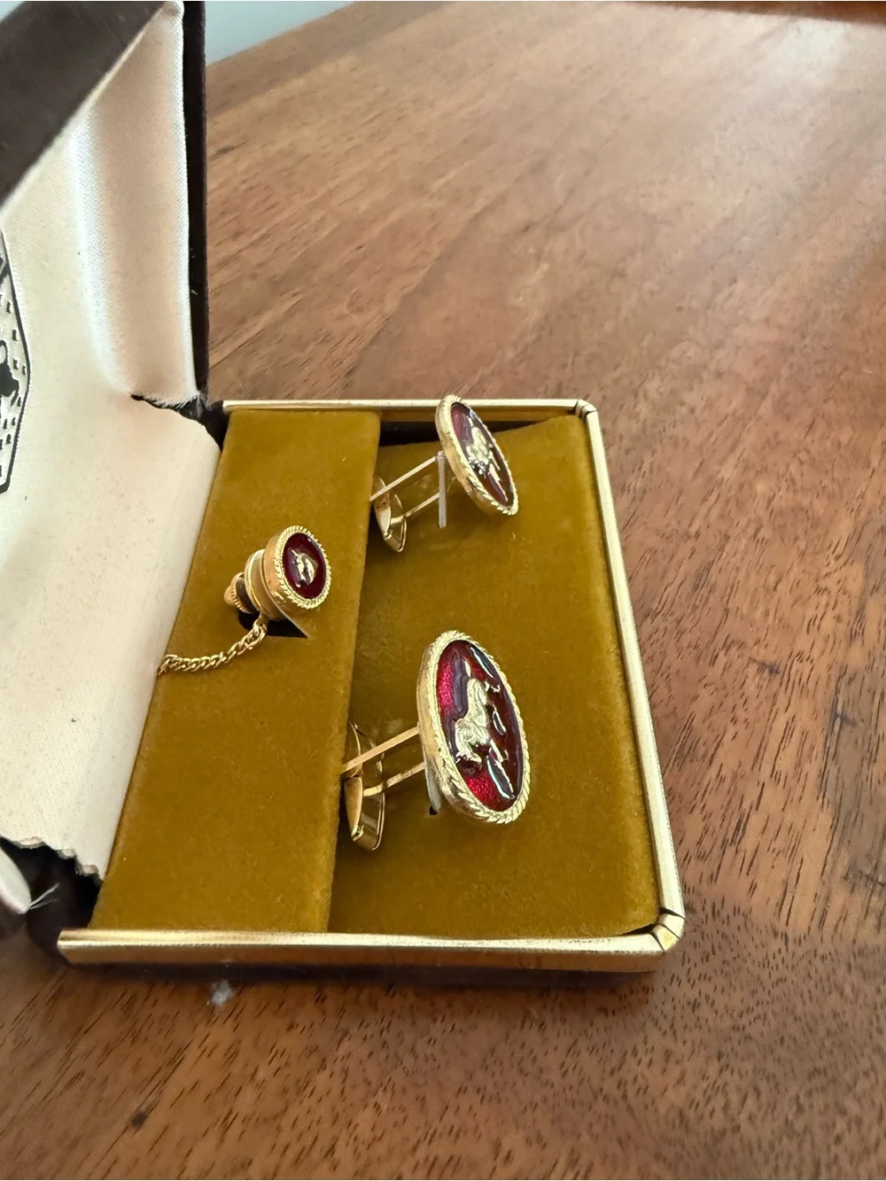 Vara Men's Red and Gold Horse Cufflinks & Tie Tack Set